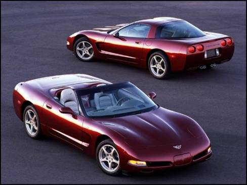 À l'occasion du 50e anniversaire de la Corvette, Chevrolet a concocté une version 50th Anniversary qui est offerte en version coupé ou cabriolet.