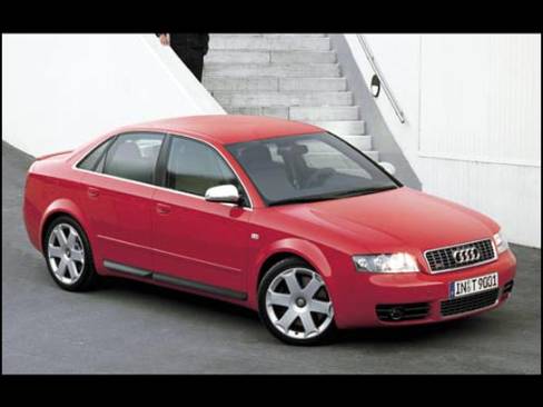 La version sportive S4 est retirée du marché en 2003 et sera remplacée en 2004 par un modèle à moteur V8 dont la puissance devrait osciller autour de 350 chevaux.