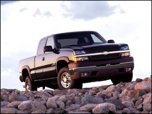 Parmi la montagne de modifications que les camionnettes Silverado/Avalanche/Sierra reçoivent cette année, les plus significatives sont un nouveau style de la partie avant, de l'habitacle et des feux arrières.