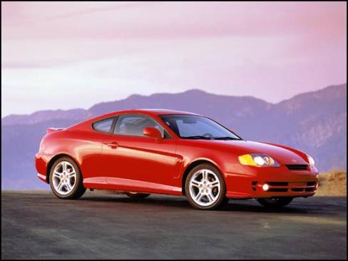 Le numéro un coréen a présenté la deuxième génération du coupé sport Tiburon au printemps 2002. Grandement amélioré, cette voiture offre maintenant la possibilité d'un moteur V6 et d'une boîte manuelle à 6 rapports.