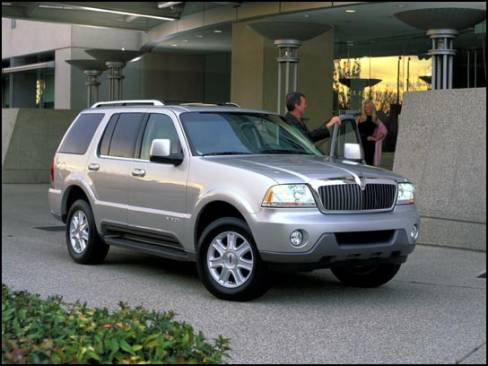 Lincoln lance un nouveau modèle nommé Aviator. Vous l'aurez deviné, il s'agit d'un utilitaire-sport. En fait, il s'agit d'une version de luxe du populaire Ford Explorer.