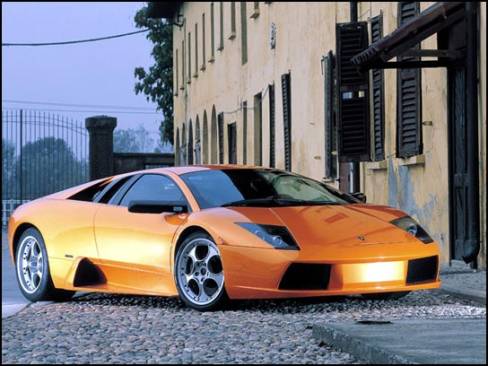 La Diablo aura donc vécue pendant 13 ans et passe maintenant le flambeau à la Murciélago. Elle offre un V12 de 6.2 litres dont la puissance est portée à 580 chevaux, tout cela accompagnée de la transmission intégrale et d'une boîte manuelle à 6 rapports.