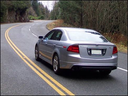 North American-market Acura TL (not available in Japan) (Photo: Trevor Hofmann, Canadian Auto Press)