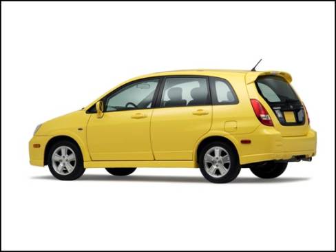 Il est désormais possible d'opter pour une Aerio Fastback à traction intégrale. Seulement disponible avec la boîte automatique, elle peut maintenant concurrencer les Toyota Matrix et Pontiac Vibe.