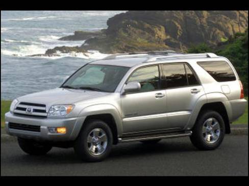 La grande nouveauté chez les utilitaires Toyota est bien sûr la venue d'un tout nouveau 4Runner qui a fait peau neuve après sept ans sans changement. Plus imposant que jamais, le 4Runner offre maintenant la possibilité d'être équipé d'un moteur V8.