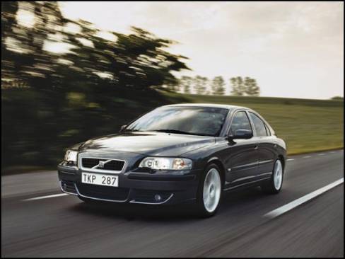 Quant à la berline S60, elle sera bientôt disponible en version R qui devrait offrir environ 300 chevaux. Elle sera munie de jantes de 18 pouces, d'un système de freins Brembo et d'une suspension surbaissée.