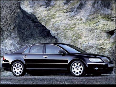 Volkswagen s'apprête à mettre sur le marché la Phaeton, une berline de grand luxe comparable à la Classe S de Mercedes et la 745i de BMW.