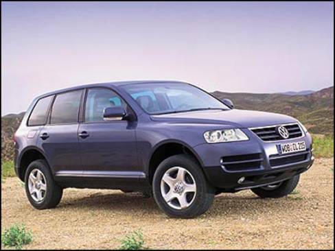 VW Touareg - Un nouvel utilitaire sport partageant la plate-forme et certains éléments mécaniques du Porsche Cayenne.