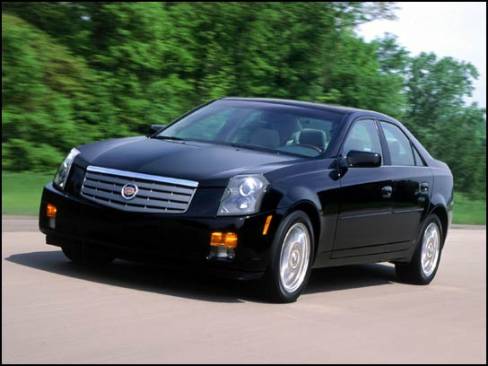 Lancée au printemps, la Cadillac CTS remplace la défunte Catera. Elle a pour lourde tâche de concurrencer les berlines sport allemandes comme la BMW se série 3. Pour preuve, elle est disponible avec une boîte manuelle à 5 rapports.