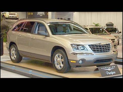 La Pacifica sera vendue et construite au Canada en tant que modèle 2003. Elle devrait être offerte au cours de l'été 2003. Elle sera construite à Windsor sur la même chaîne de montage que la Dodge Caravan dont elle reprend la plate-forme.