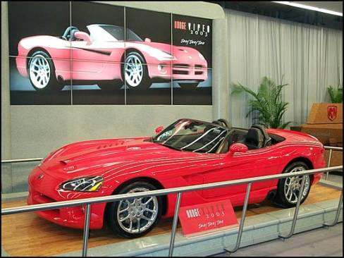 La Dodge Viper 2003 est entièrement nouvelle. Uniquement disponible en décapotable, elle possède un V10 de 8.2 litres dont la puissance est portée à 500 chevaux.