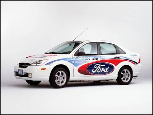 Ford aura aussi son véhicule Hybrid. Il s'agit de la Focus FCV pour Fuel Cell Vehicle.