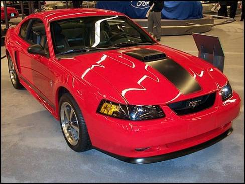 Nouvelle en 2003, la Mach 1 reprend l'ensemble des éléments qui caractérisaient le modèle original de 1969.