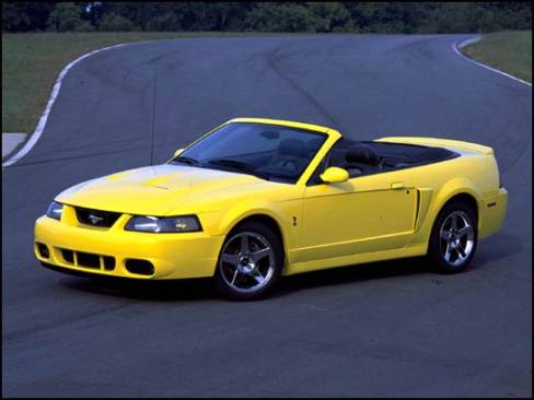 Déjà disponible chez les concessionnaires SVT, la Ford Mustang Cobra 2003 reçoit un nouveau look et un moteur 4.6 litres suralimenté de 390 chevaux.