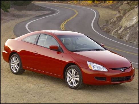 Aussi disponible en coupé, l'Accord peut recevoir un V6 de 240 chevaux relié à une boîte manuelle à 6 rapports.
