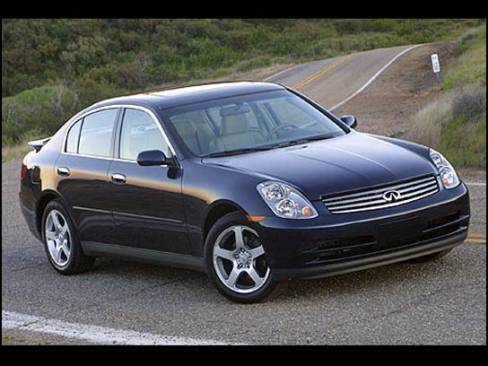 Afin de remplacée la G20, Infiniti a lancé au cours de l'été la superbe berline G35. Il s'agit d'une propulsion partageant la mécanique commune à plusieurs produits Nissan/Infiniti, soit le V6 de 3.5 litres.