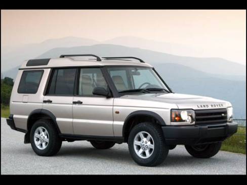 En plus de légères retouches à la calandre et aux phares, le Discovery reçoit un tout nouveau moteur V8 de 4.6 litres offrant 217 chevaux. Ses performances sont maintenant plus à la hauteur.
