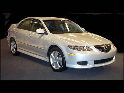 Cette berline est la tant attendue Mazda 6 qui prendra la relève de la 626 en janvier 2003. Elle sera offerte en version 4 ou 6 cylindres avec boîte manuelle ou automatique dans les deux cas.