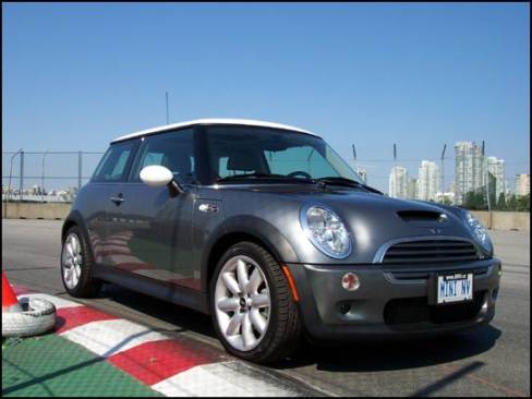 La Mini aura fait couler beaucoup d'encre au cours de la dernière année. La modèle représenté ci-dessus possédait la transmission CVT ainsi qu'une foule d'autres options.