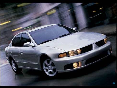 La berline Galant sera entièrement revue pour 2004. La version 2003 ne reçoit aucun changement par rapport à la 2002, qui était commercialisée au États-Unis.