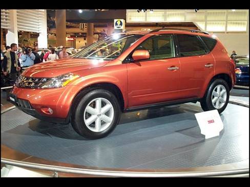 Ce nouvel utilitaire aux lignes originales est le Murano de Nissan. Offrant des dimensions comparables à celles d'un Lexus RX 300, ce véhicule sera offert à partir de 39 500$.