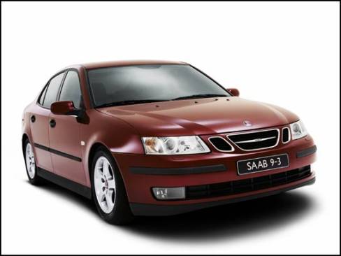 Maintenant offerte en berline trois volumes, la nouvelle Saab 9-3 est entièrement redessinée. La version Viggen n'est plus disponible, tout comme le coupé.