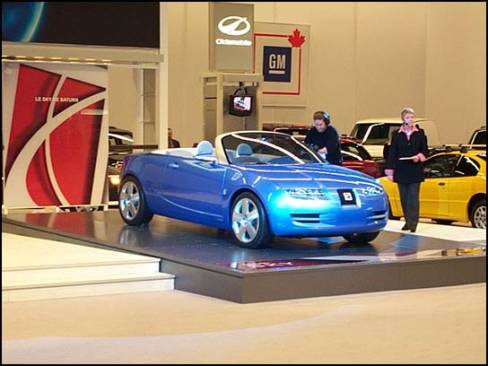 Saturn a présenté le cabriolet SKY, voulant allier agrément et fonctionnalité. Ce véhicule possède plusieurs caractéristiques intéressantes dont un levier de vitesses pouvant disparaître dans la console centrale lorsque la voiture est stationnée.