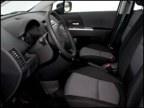 Mazda5 2006 (Photo: Mathieu St-Pierre, Auto123.com)