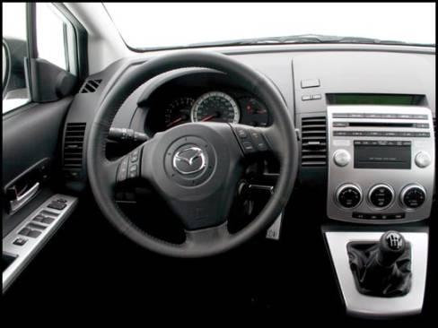 Mazda5 2006 (Photo: Mathieu St-Pierre, Auto123.com)