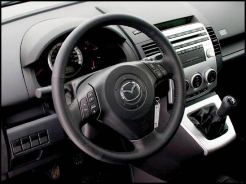 Mazda5 2006 (Photo: Mathieu St-Pierre, Auto123.com)