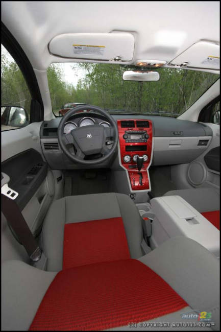 2007 Dodge Caliber SXT Sport (Photo: Philippe Champoux, Auto123.com)