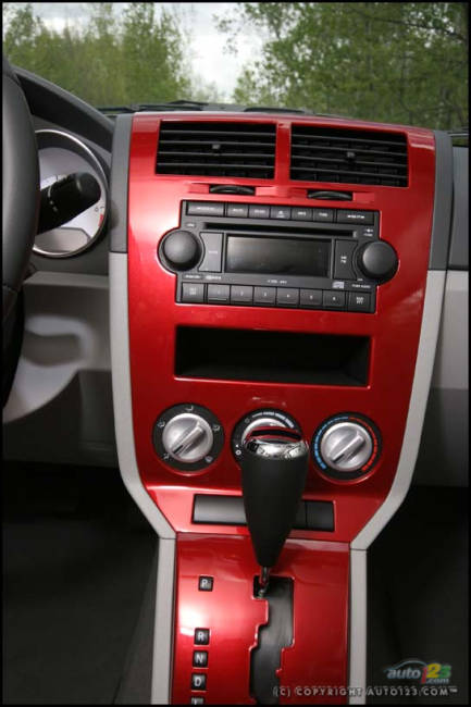 2007 Dodge Caliber SXT Sport (Photo: Philippe Champoux, Auto123.com)