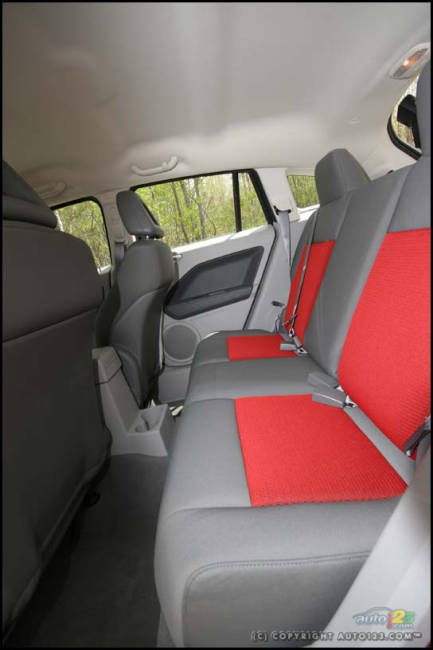 2007 Dodge Caliber SXT Sport (Photo: Philippe Champoux, Auto123.com)
