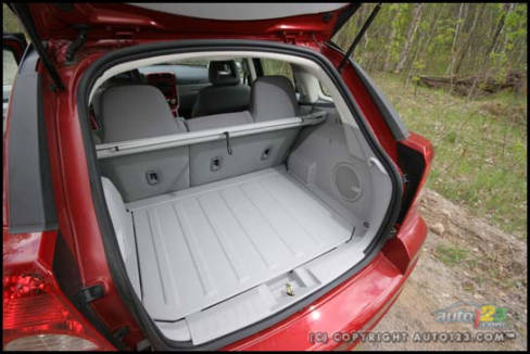 2007 Dodge Caliber SXT Sport (Photo: Philippe Champoux, Auto123.com)