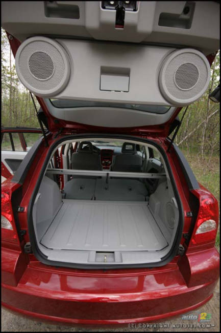 2007 Dodge Caliber SXT Sport (Photo: Philippe Champoux, Auto123.com)
