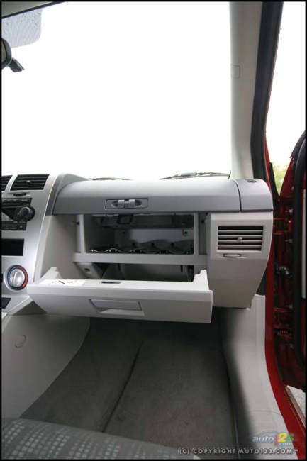 2007 Dodge Caliber (Photo: Philippe Champoux, Auto123.com)