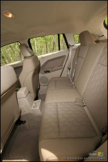 2007 Dodge Caliber SE (Photo: Philippe Champoux, Auto123.com)