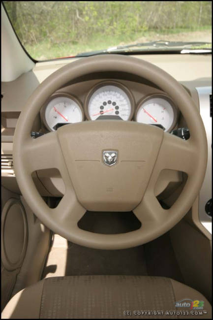 2007 Dodge Caliber SE (Photo: Philippe Champoux, Auto123.com)