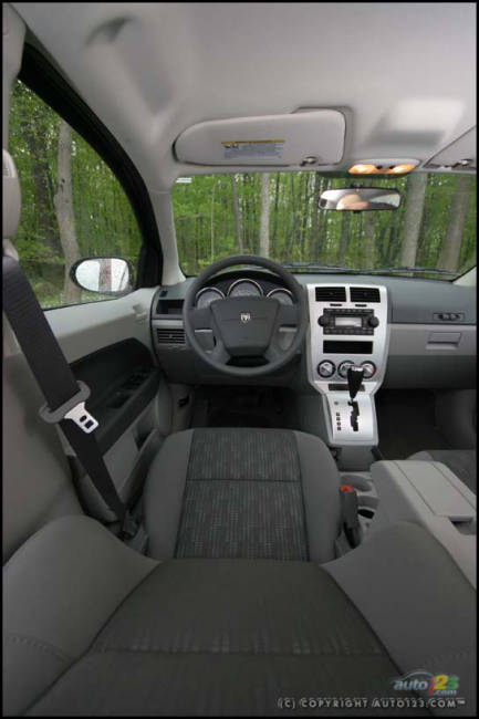 2007 Dodge Caliber SXT (Photo: Philippe Champoux, Auto123.com)
