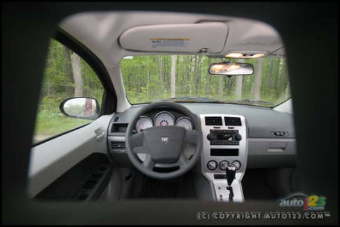 2007 Dodge Caliber SXT (Photo: Philippe Champoux, Auto123.com)
