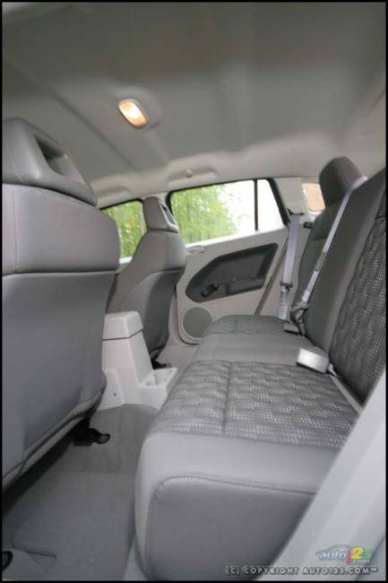 2007 Dodge Caliber SXT (Photo: Philippe Champoux, Auto123.com)