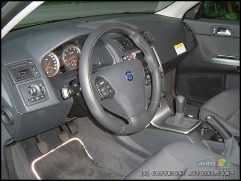 2006 Volvo V50 T5 (Photo: Rob Rothwell, Auto123.com)