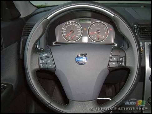2006 Volvo V50 T5 (Photo: Rob Rothwell, Auto123.com)