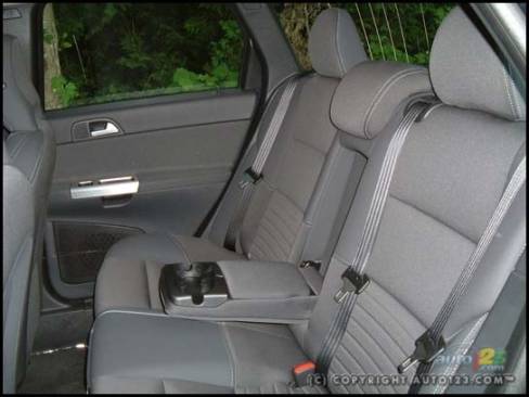 2006 Volvo V50 T5 (Photo: Rob Rothwell, Auto123.com)