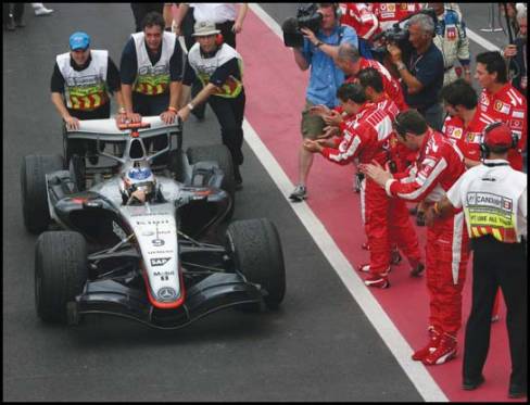 Even the Ferrari personnel applauded Kimi's victory. A nice gesture on their part, right when Kimi was approaching the Winner's Circle, beside the start/finish line, and before he climbed onto the podium.