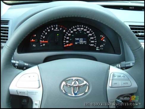 2007 Toyota Camry XLE (Photo: Rob Rothwell)