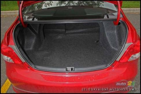 Toyota Yaris Berline 2007 (Photo: Philippe Champoux)