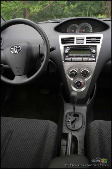 Toyota Yaris Berline 2007 (Photo: Philippe Champoux)