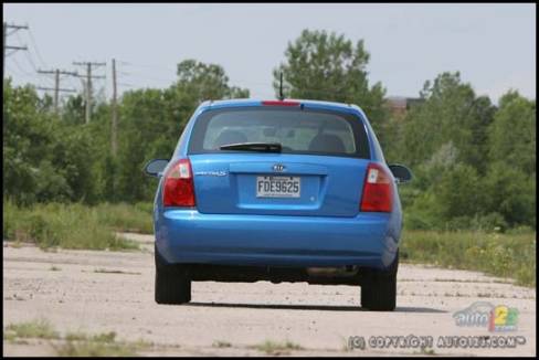 2006 Kia Spectra5 EX Sport (Photo: Philippe Champoux, Auto123.com)