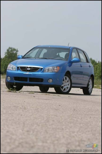 2006 Kia Spectra5 EX Sport (Photo: Philippe Champoux, Auto123.com)